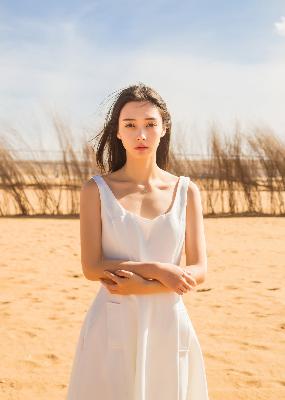 他的巨物撑开她的花缝的导演是谁